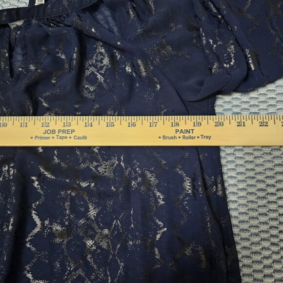 Jennifer Lopez Navy Metallic Snakeskin Burnout Top, Keyhole Blouse Size Medium - Picture 5 of 6